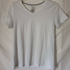 v-neck tee